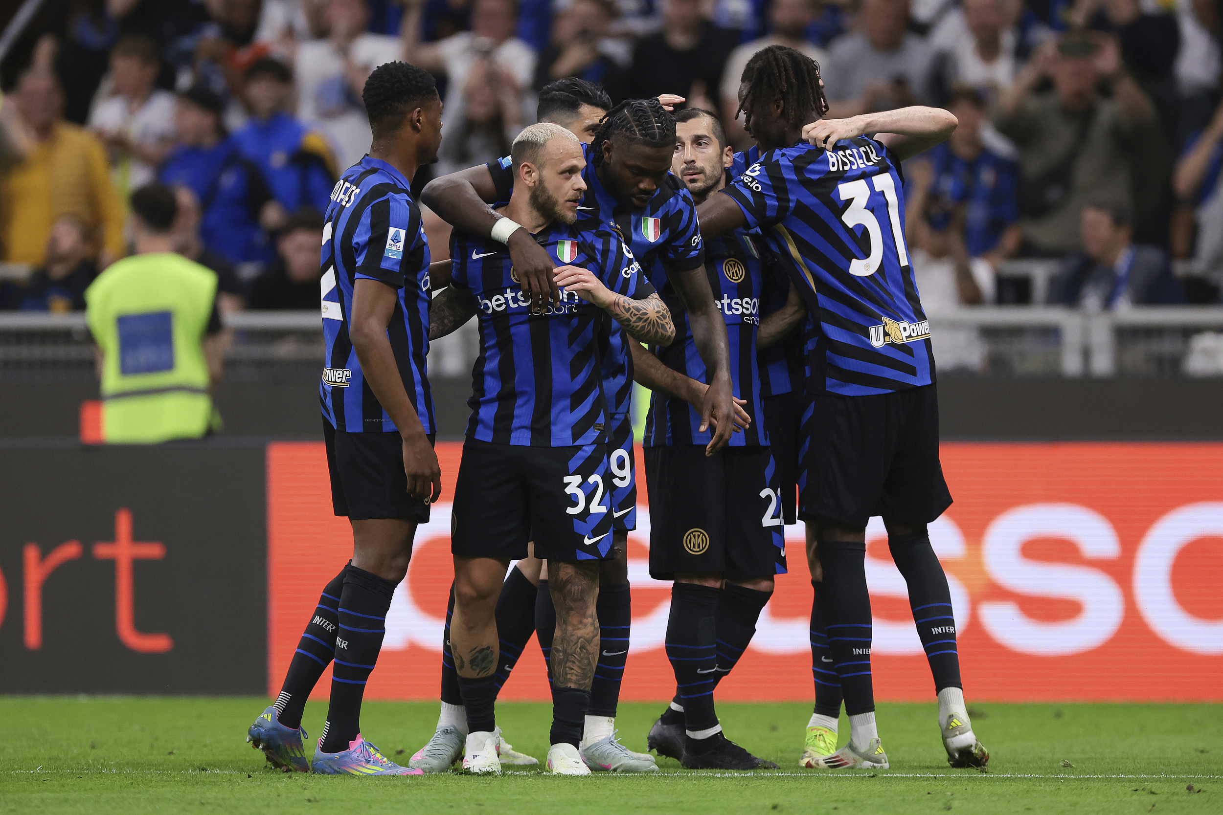 关键时刻突围战来临；国际米兰围绕德甲单刀错失；话题不断；控场能力受关注(今日2024世界杯风云三强冠军争夺战一触即发)