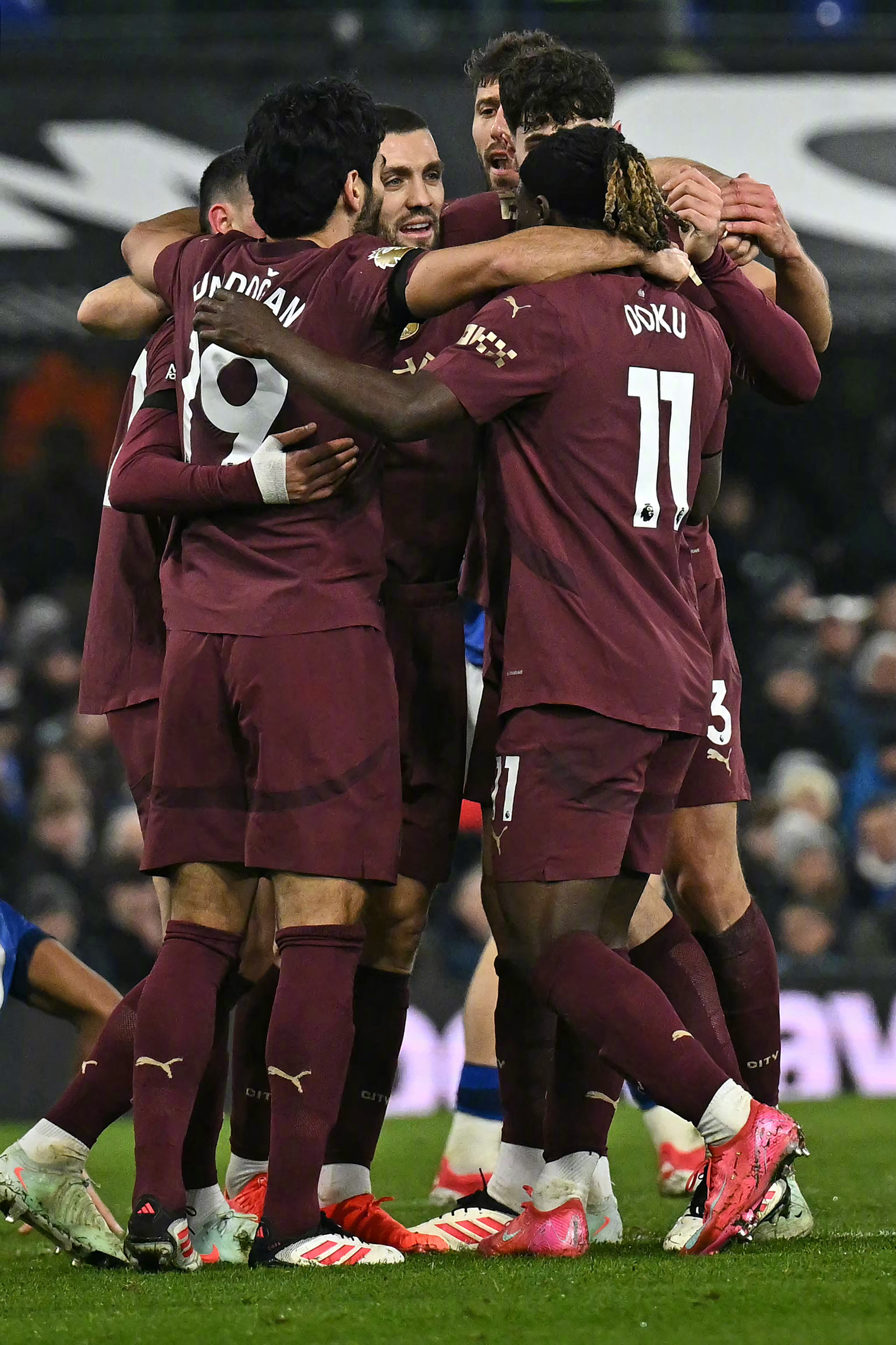 今晨突围战来临；曼联围绕NBA总决赛止住颓势；话题不断；阵容厚度经受考验的简单介绍