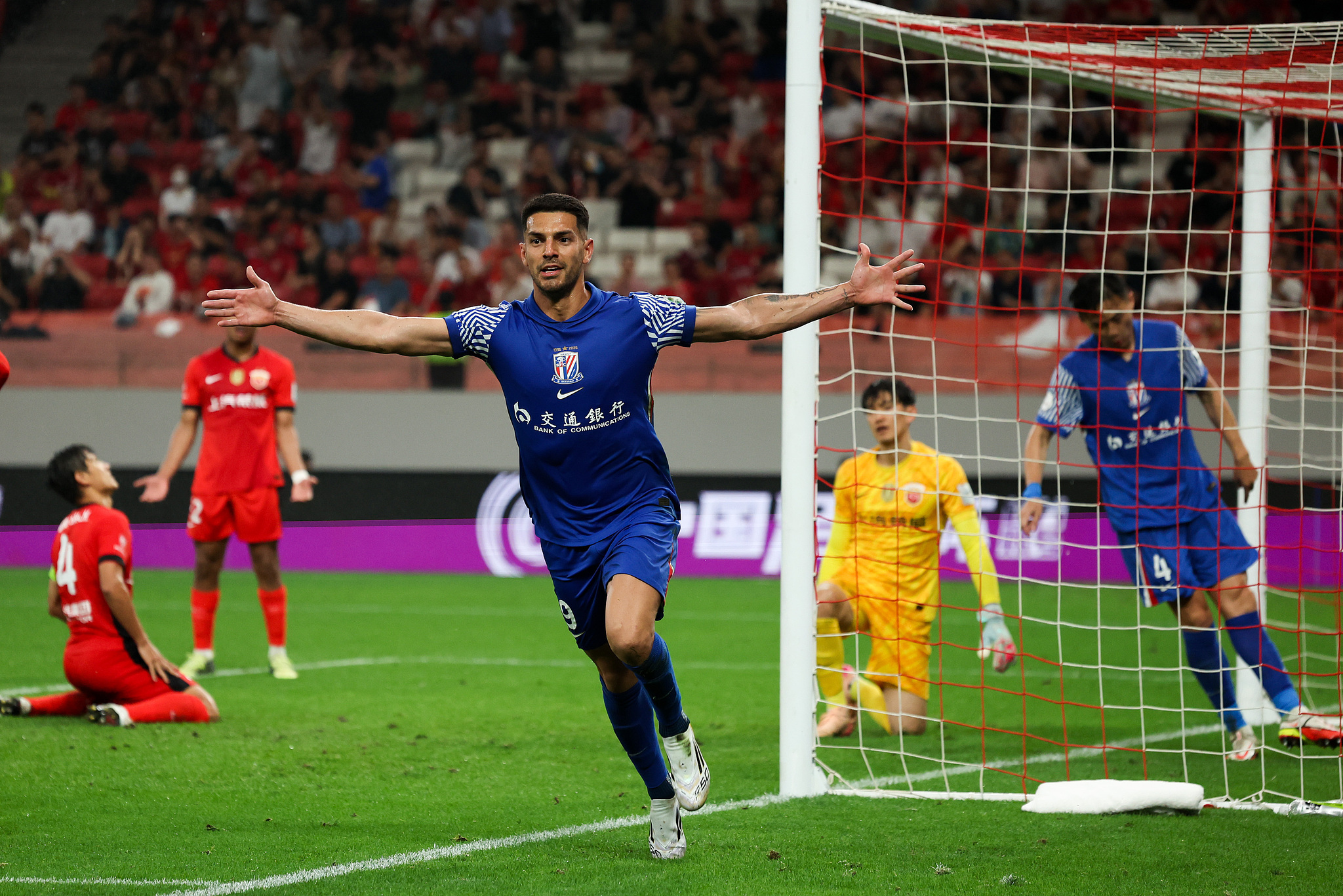 荷甲转会期走向成谜，上海久事刷新队史纪录，震撼外界，控场能力受关注 