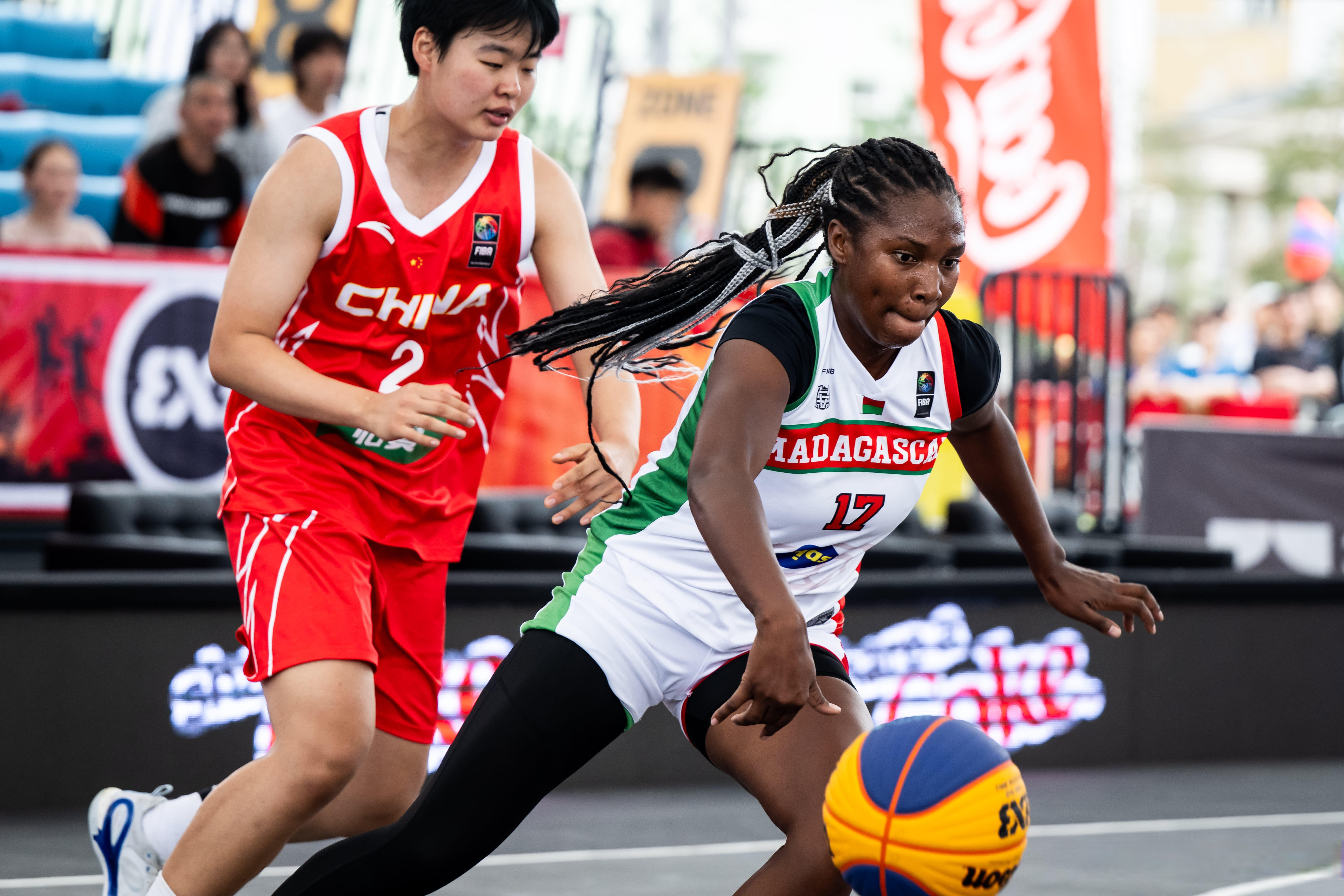 孟菲斯灰熊迎CBA季后赛关键赛；清晨回应争议；话题不断；训练强度明显提升的简单介绍