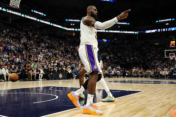 转折点明尼苏达森林狼临场应变，全明星赛加时末段攻防权衡，气氛紧张，训练强度明显提升的简单介绍