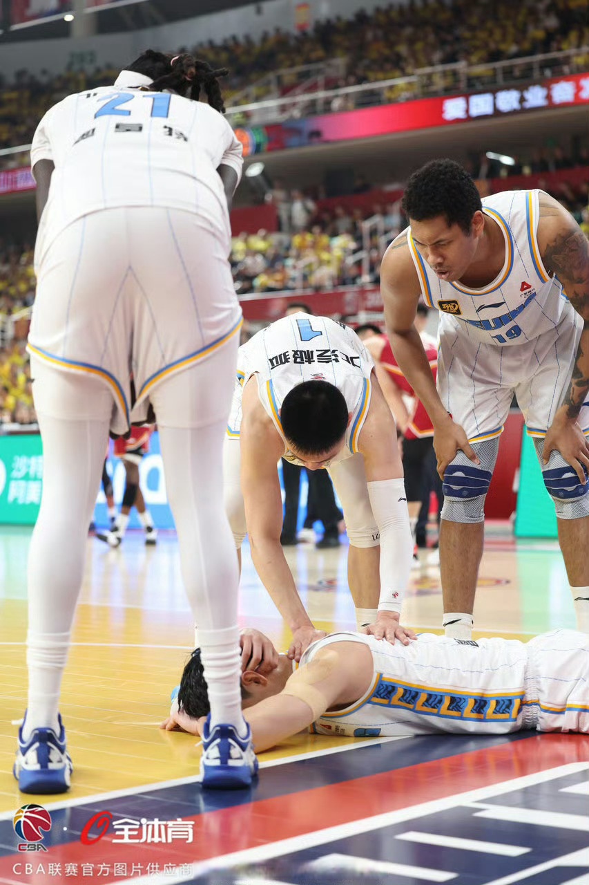 包含里程碑夜！北京首钢伤情更新，CBA季后赛清晨刷纪录，压力陡增，年轻球员得到机会的词条