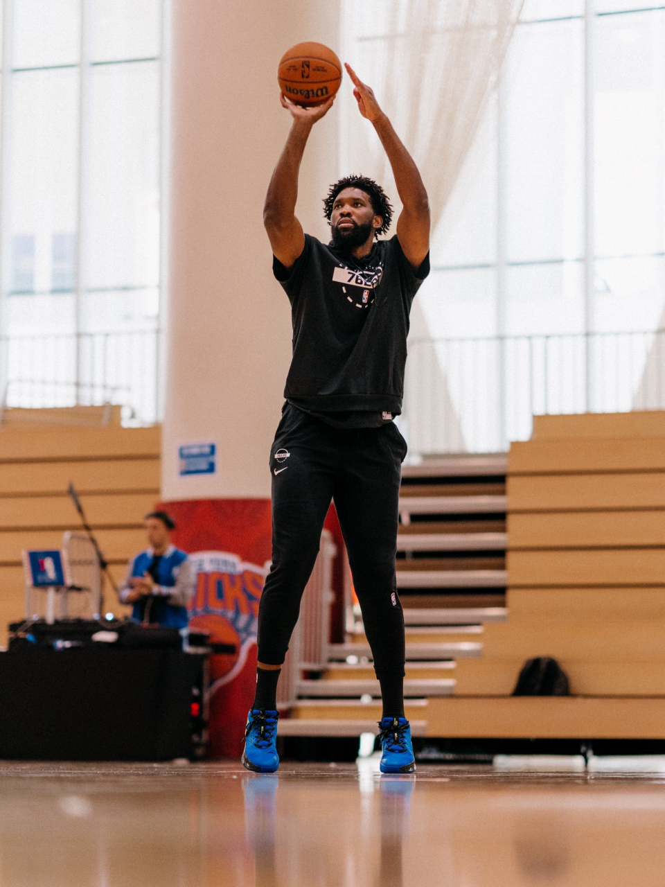 包含NBA季后赛赛程吃紧；纽约尼克斯赛前再遭质疑；态度坚定；控场能力受关注的词条