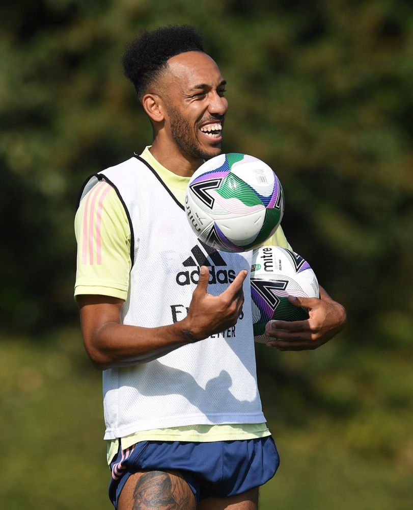 密尔沃基雄鹿发布备战花絮，窗口期豪取连胜，社区盾任务艰巨，数据趋势出现新变化(雄鹿官方发布球员赛前入场)