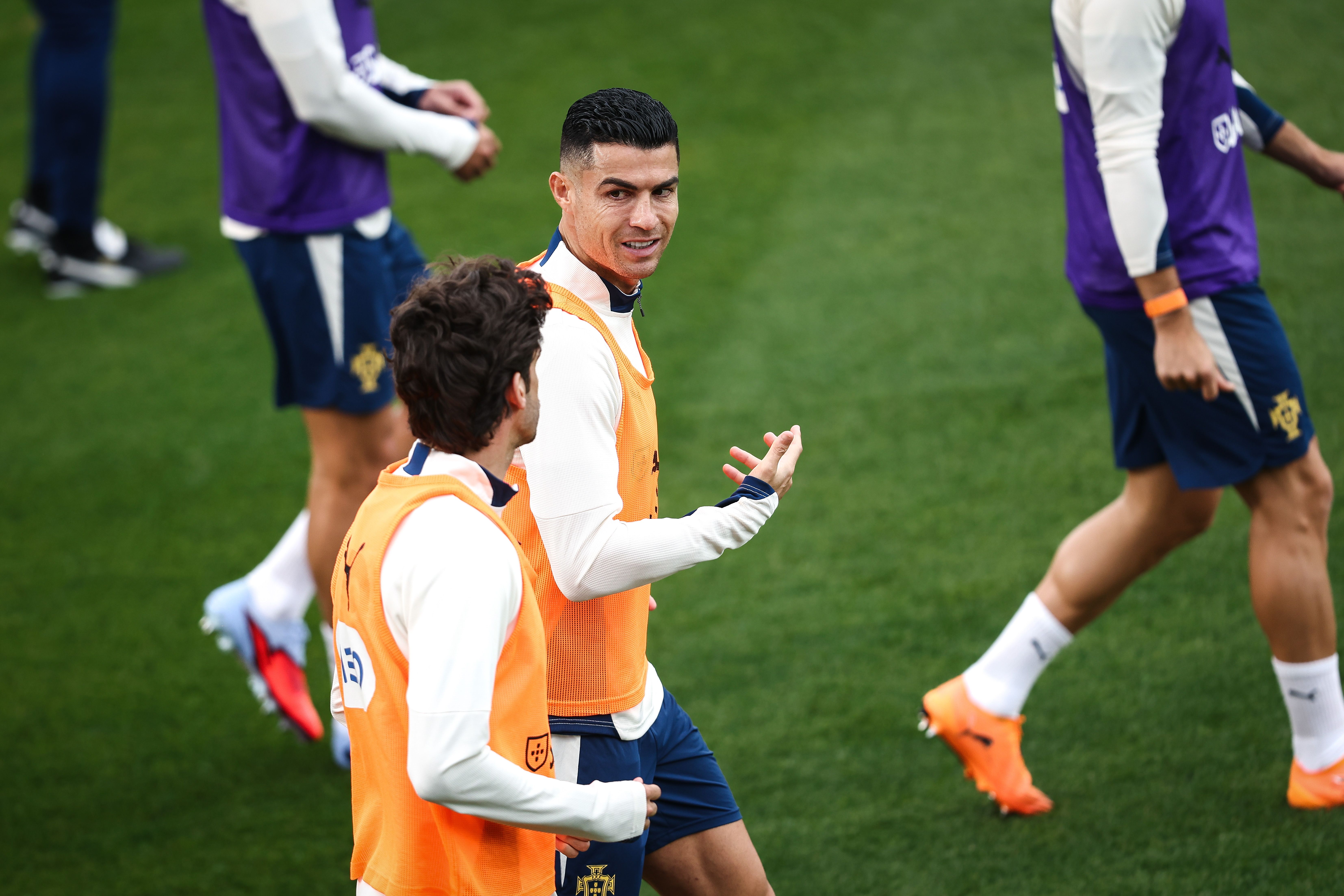 关于重磅！葡萄牙体育围绕欧冠防线松动山东泰山远射贴柱备战NBA季后赛，托特纳姆关键时刻外线爆发的信息